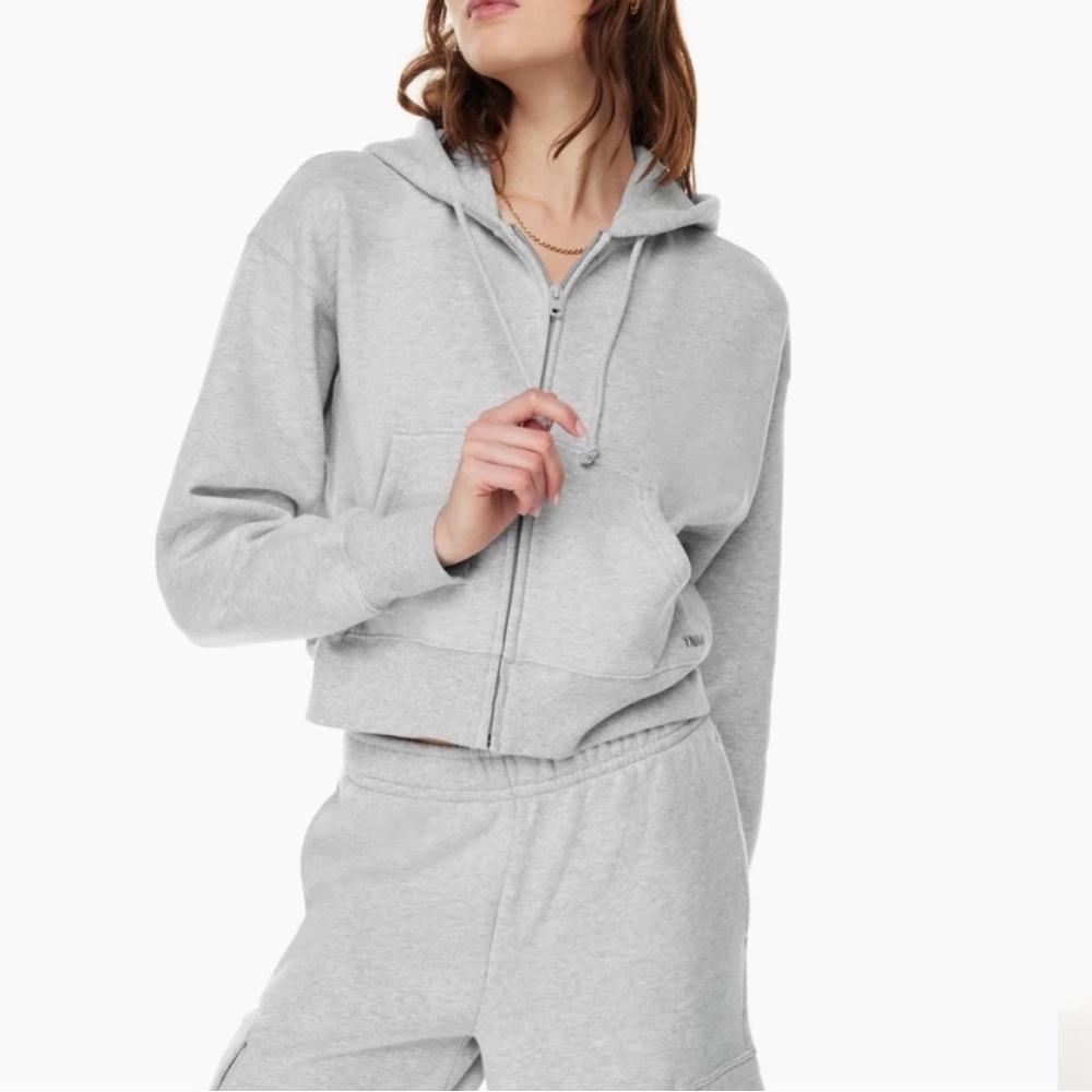 Aritzia Boxy Boyfriend Fit Cropped Hoodie